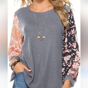 🦋Chic Gray Long Sleeve Top with Floral Sleeves Size Large